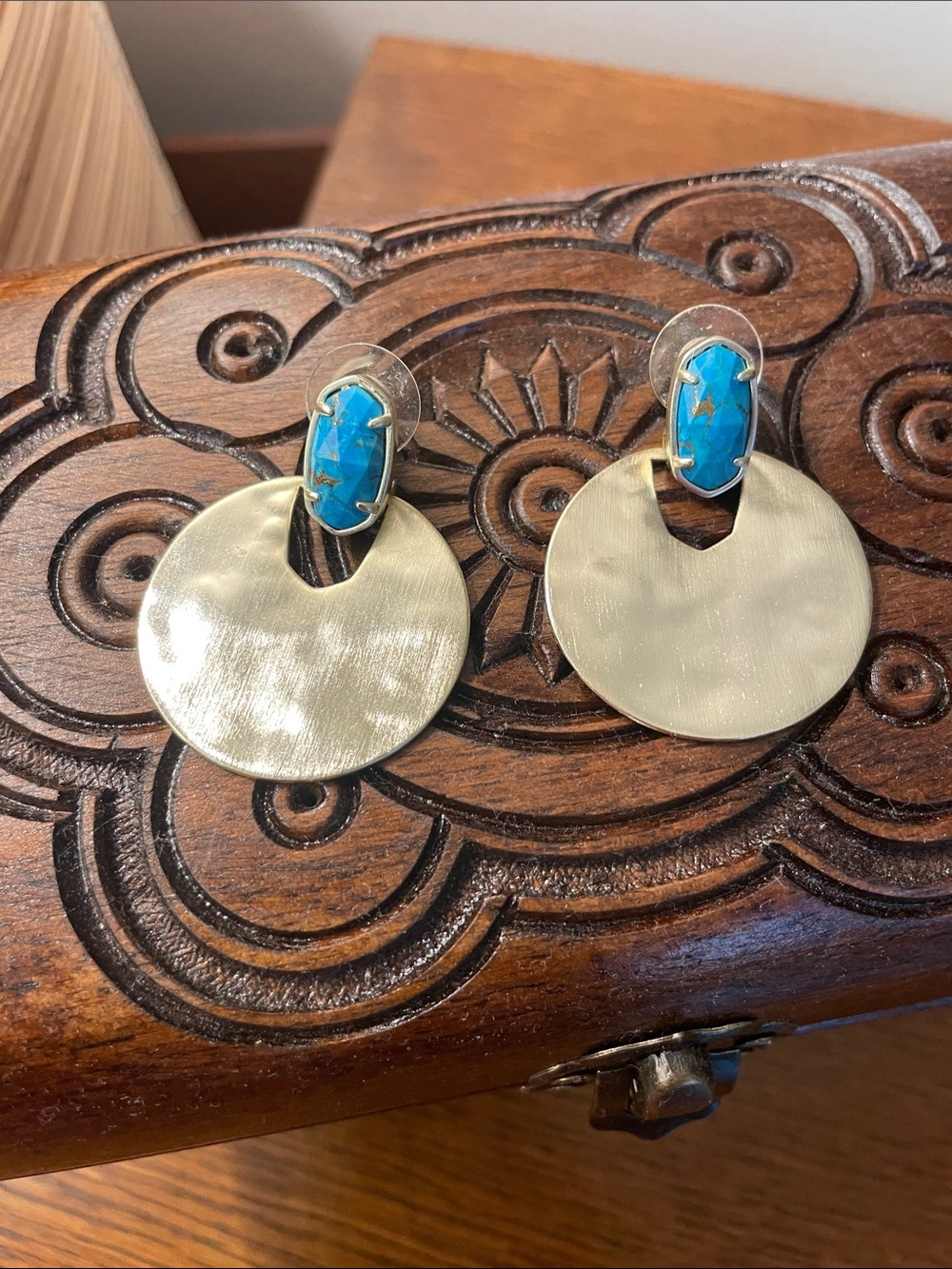Kendra Scott Gold Disc Earrings with Blue Turquoise Ovals - Picture 1 of 1